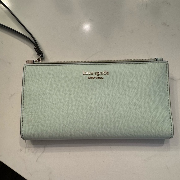 Mint color large Kate spade wristlet - Picture 2 of 2